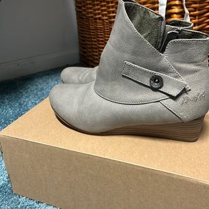 Boots, casual